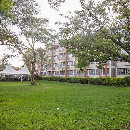 ホテル Milele Nairobi ニエリ エクステリア 写真