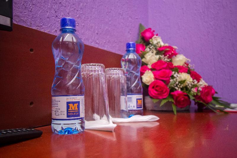 ホテル Milele Nairobi ニエリ エクステリア 写真